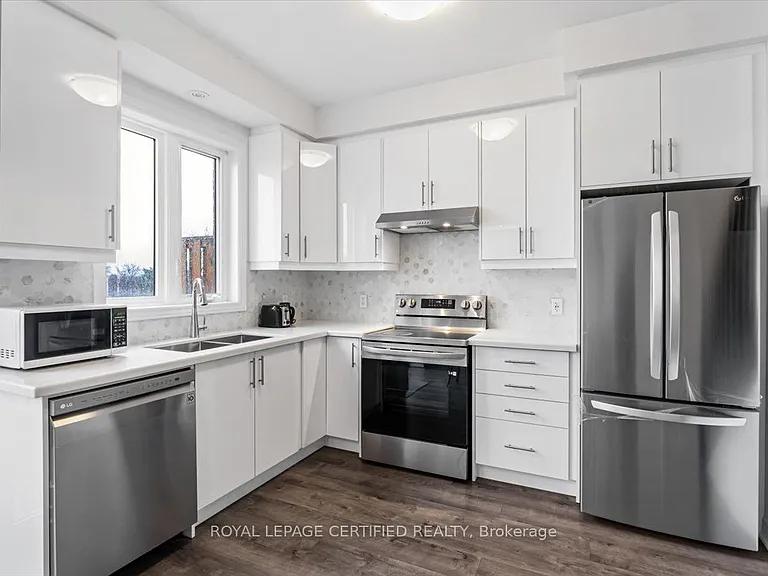 61 Soho St #25 — Photo 6