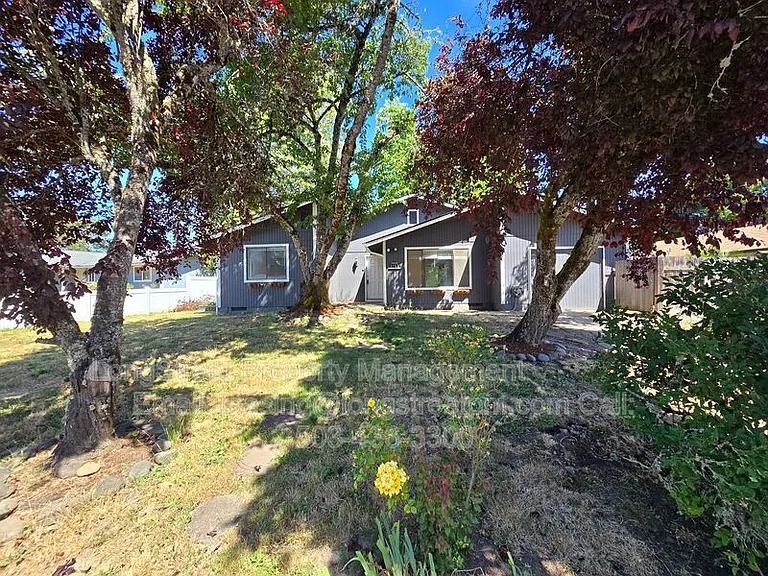 2711 Newton St — Photo 1