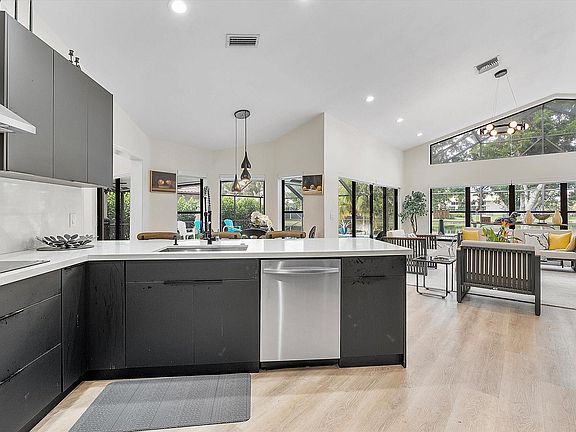 4th image of 1041 Woodfall Court