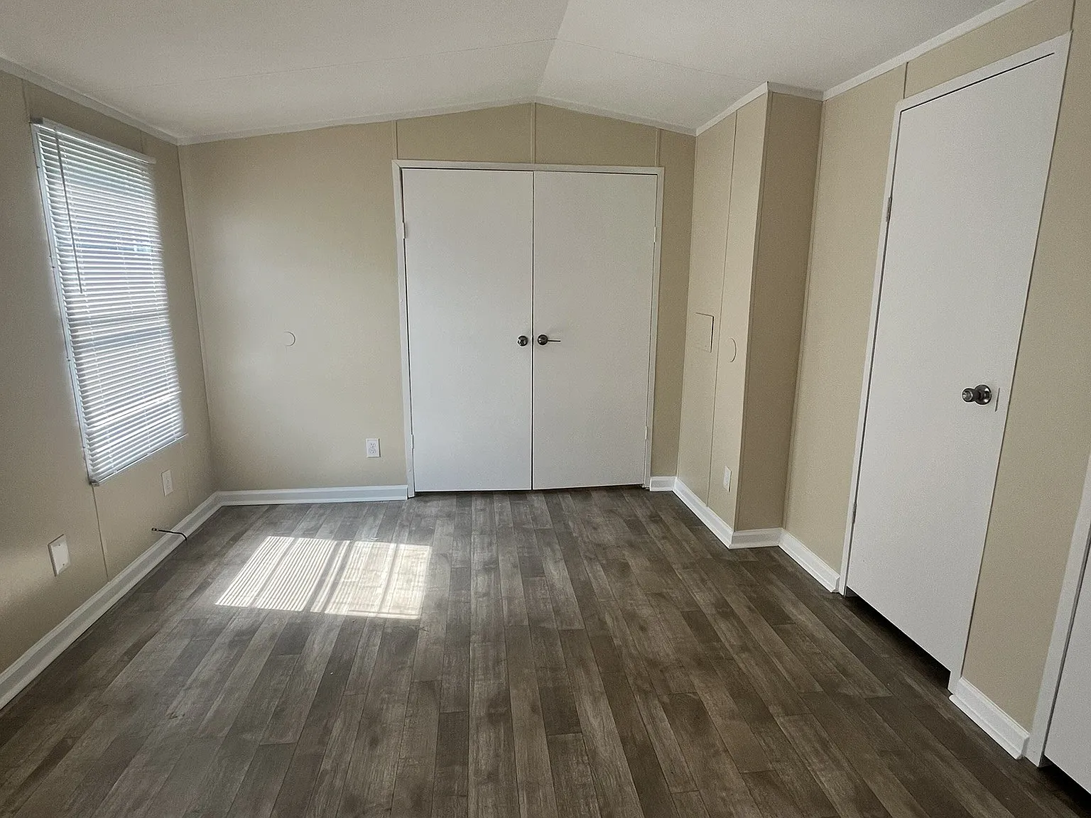 3 bed, $995 — Photo 4