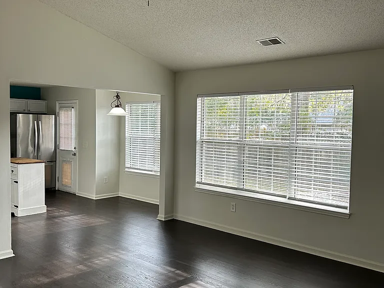 305 Rose Marie Ln — Photo 4