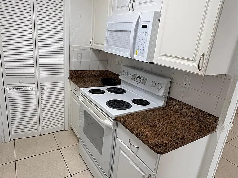 17600 NW 68th Ave #B2004 — Photo 9