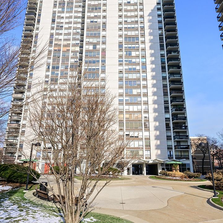 1st image of 1460 Sandburg Ter APT 2707A