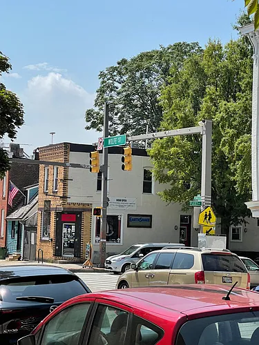1811 Bank St Photo 1