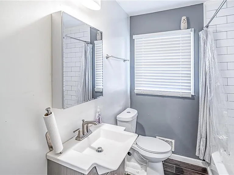 2456 Harwood Dr — Photo 9