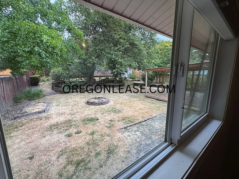 3315 University St — Photo 8