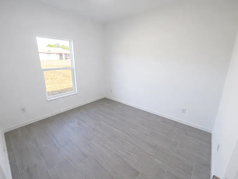 1248 Hillcrest St E — Photo 12
