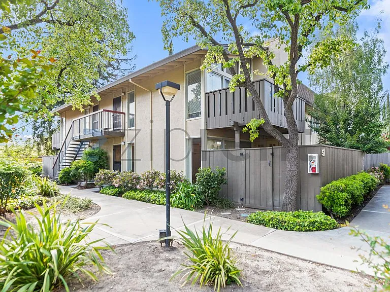 51 Massolo Dr #C — Photo 2
