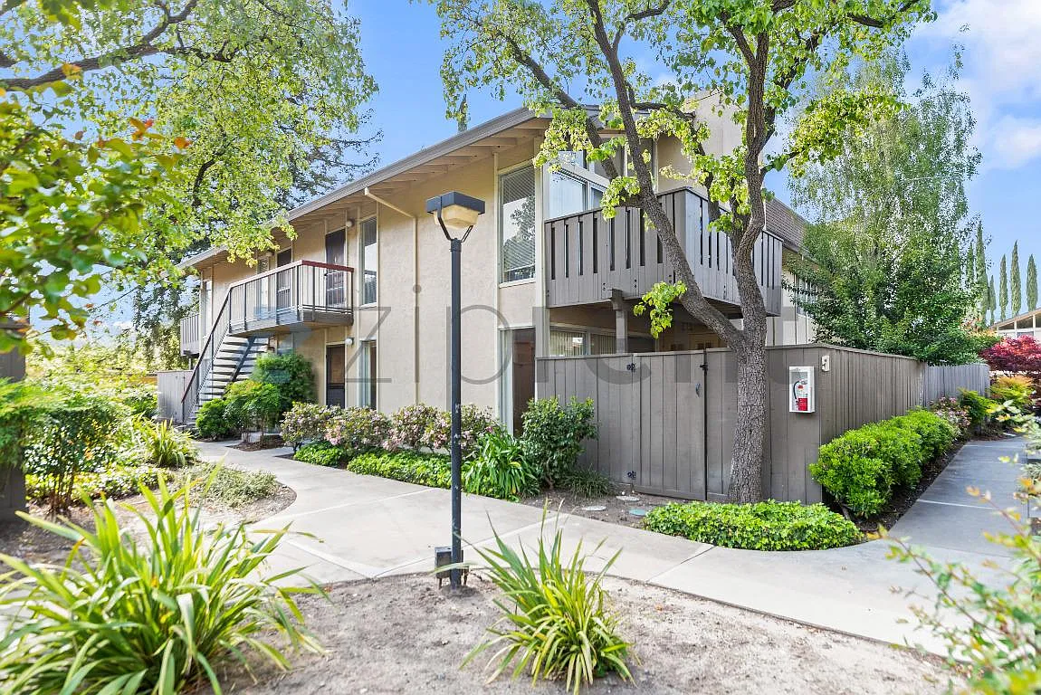 Building Photo - 51 Massolo Dr #C