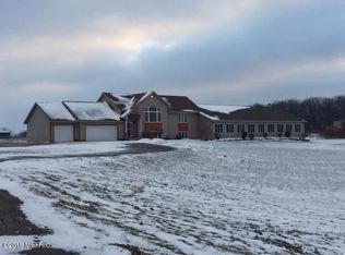 16656 40th Ave, Coopersville, MI 49404