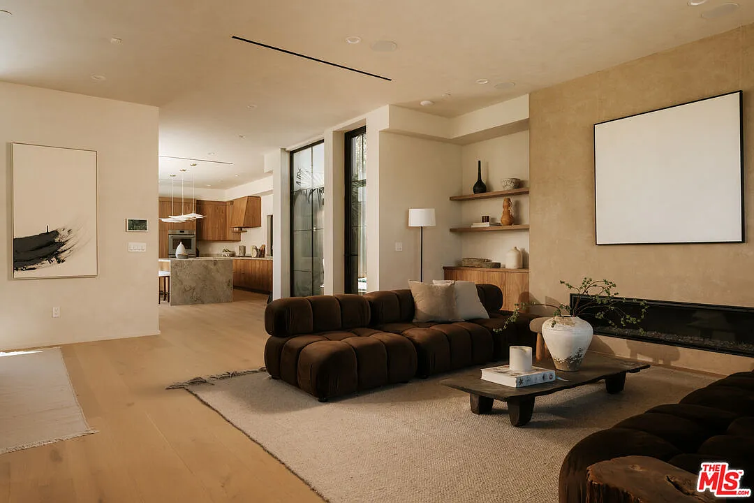 4 bed, 5.0 bath, 3631 sqft, $25,000 — Photo 4