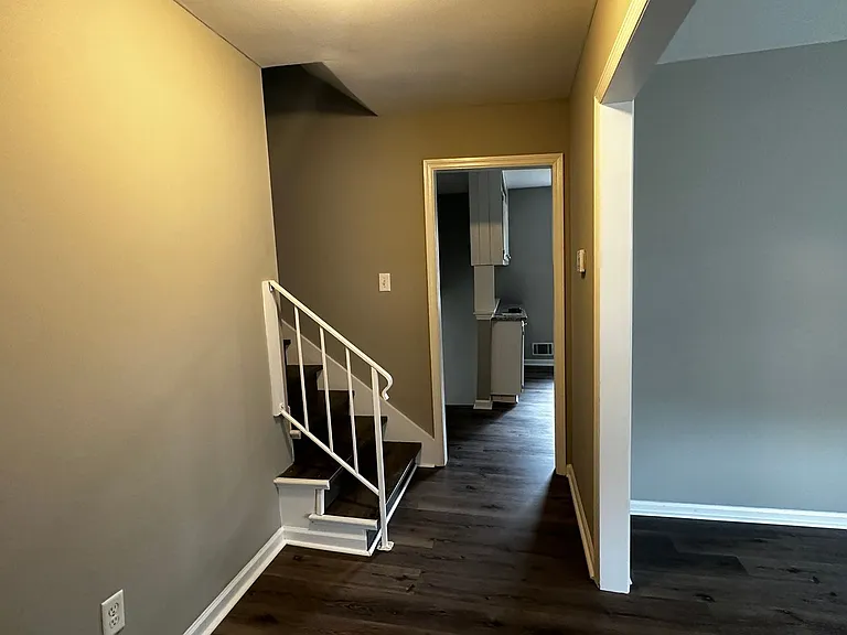 4565 Rockdale Ct — Photo 3