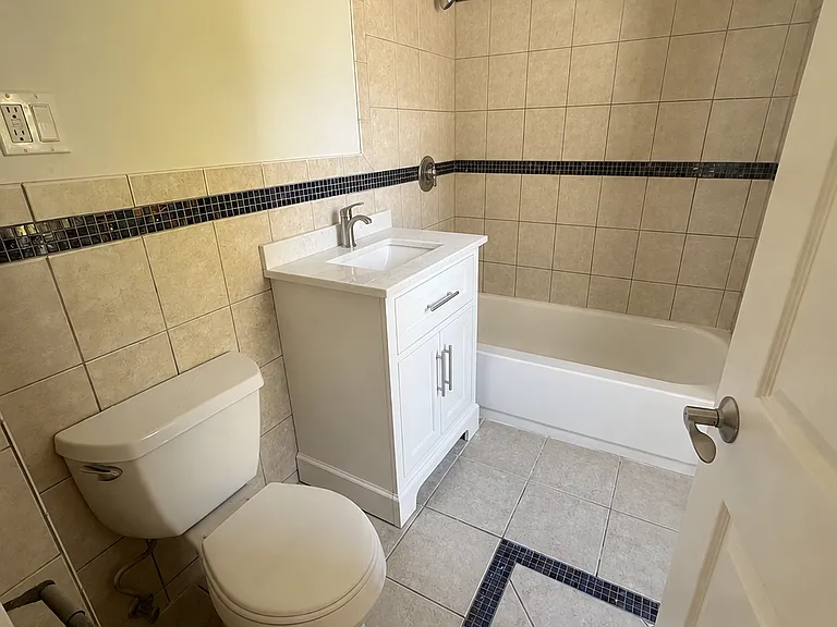 28 Hovey St — Photo 14