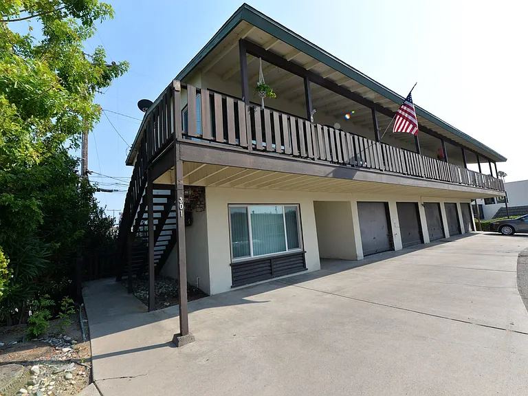 301 Avenida Del Mar — Photo 1