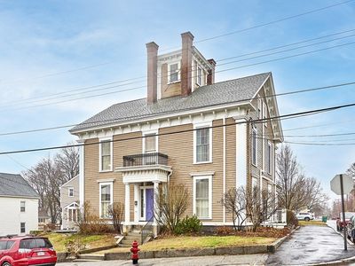 214 3rd St #B, Lowell, MA, 01850
