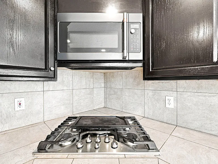 2425 Vanreen Dr — Photo 19