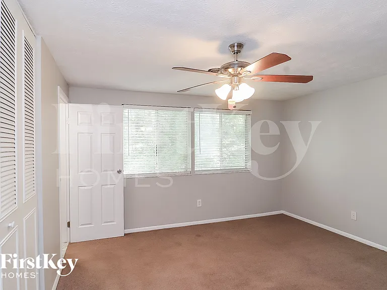 4788 N Cir — Photo 12