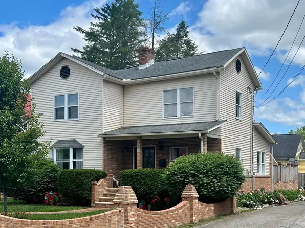 4 Meade St, Buckhannon, WV 26201