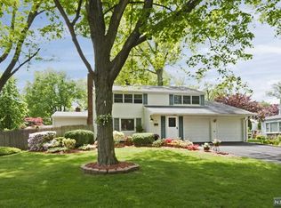 26 Stuart St, Waldwick, NJ 07463