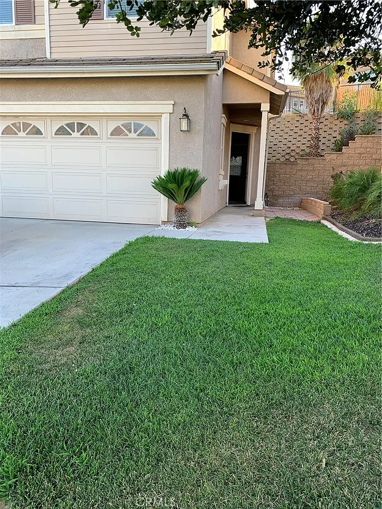 4 bed, 2.5 bath, 1859 sqft, $3,300 — Photo 2