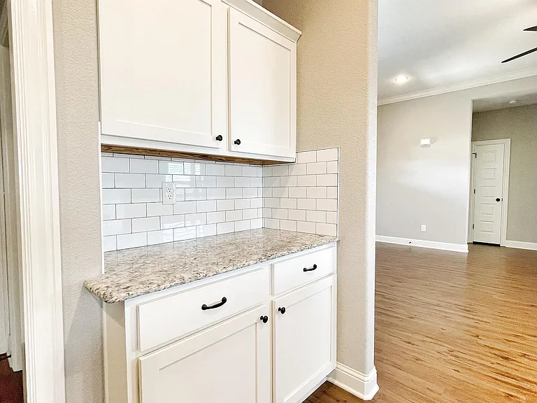 530 Captain Hopkins St — Photo 12