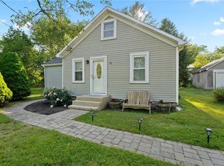 12 Howard St, Bradford, RI 02808