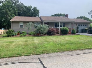 15 Valley View Dr, Smithfield, RI 02828