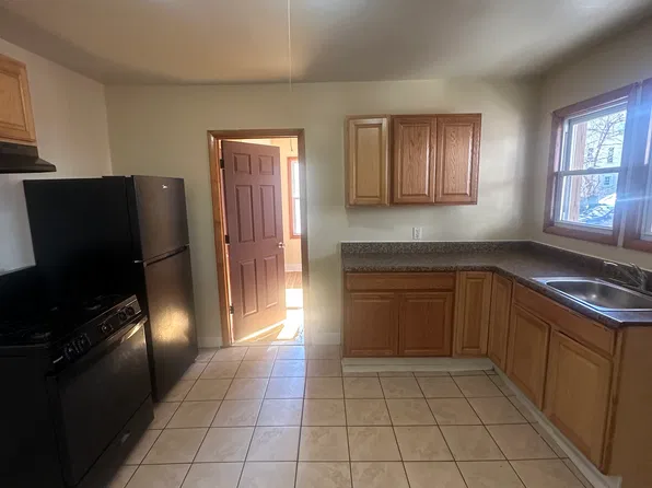 192 Atwater St #1, New Haven, CT 06513