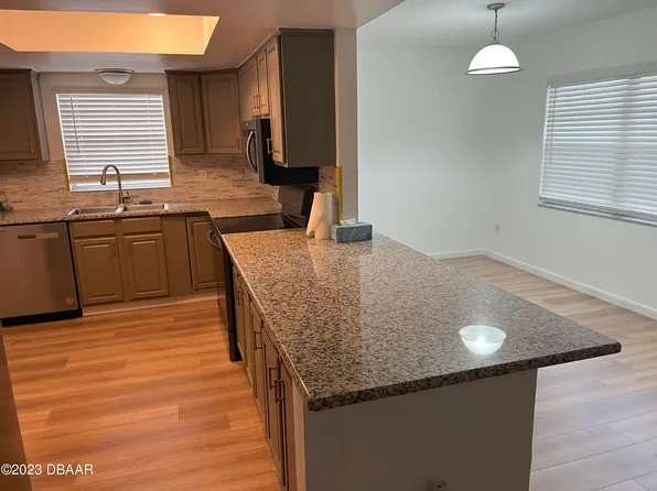 424 Banana Cay Dr APT E, South Daytona, FL 32119