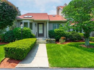 8 Shadowbrook Ln APT A, Smithfield, RI 02917