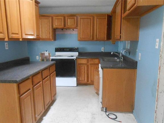 2nd image of 7901 Laura St
