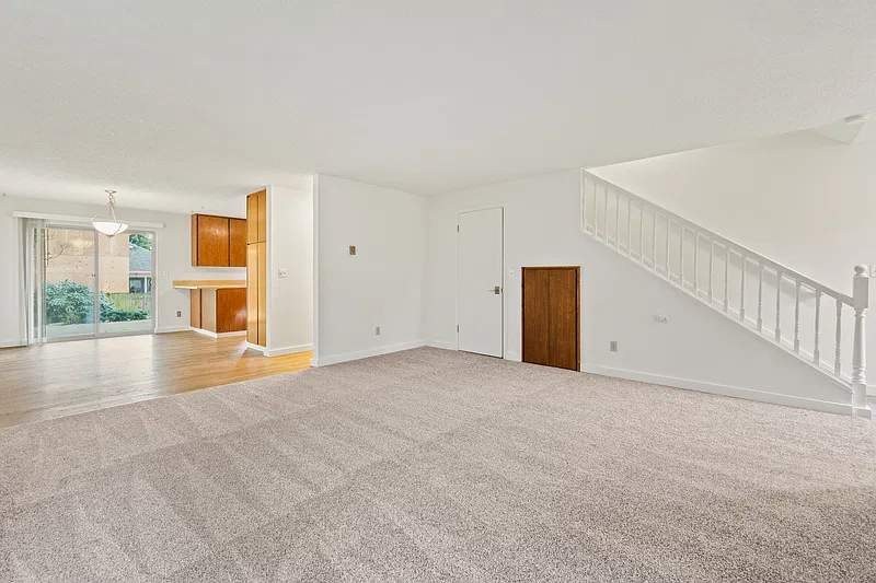 2 bed, 1.5 bath, 1310 sqft, $3,200 — Photo 2