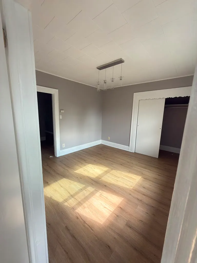 5 bed, $3,000 — Photo 1