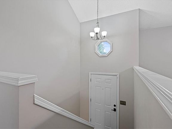 4th image of 5181 Farley Ln