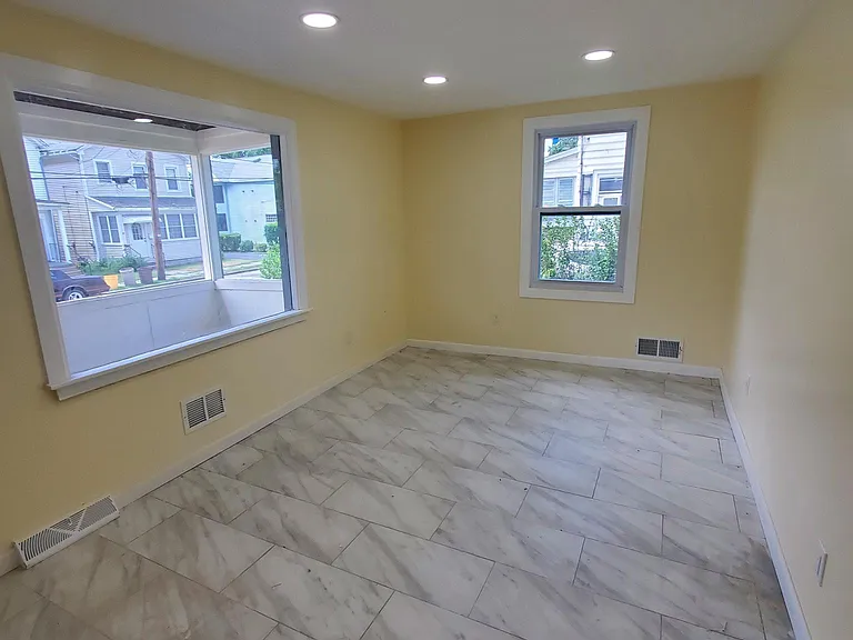 154 Ball St — Photo 1