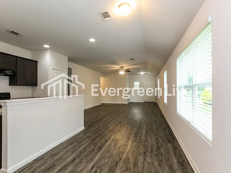 12407 Waterbury Dr — Photo 2