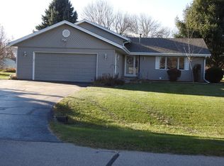 11392 Mount Vernon Rd, Roscoe, IL 61073