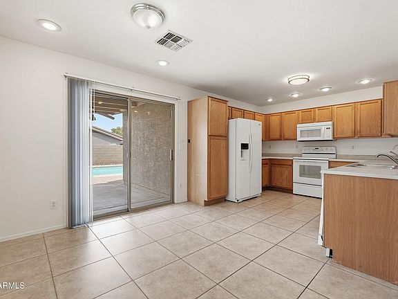 5th image of 43708 W BEDFORD Drive