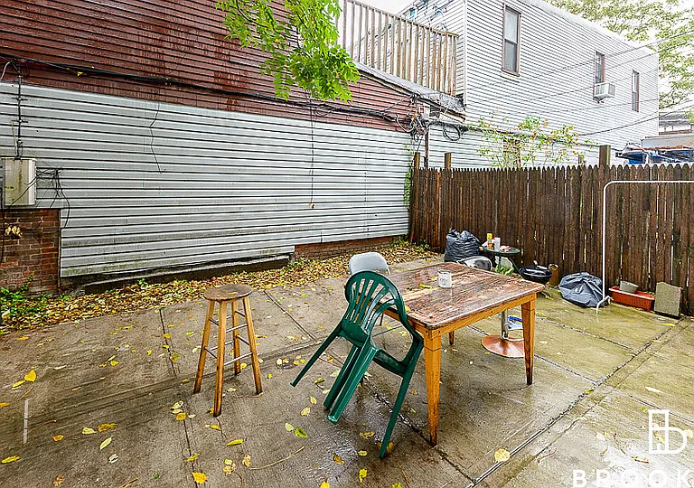 1505 Gates Ave #1B — Photo 1