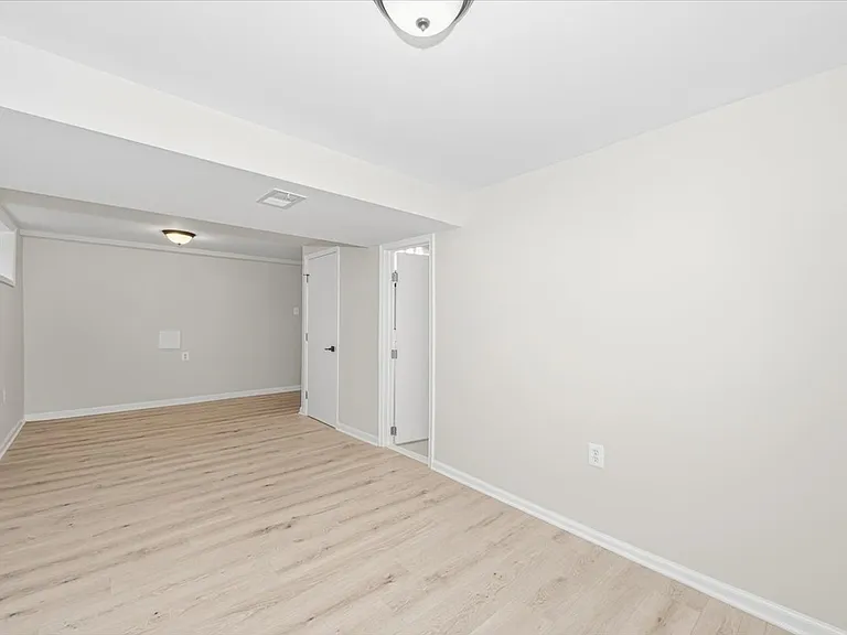8624 Parliament Dr — Photo 35