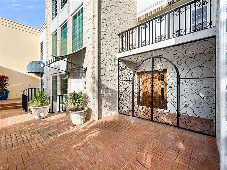 4000 Gulf Shore Blvd N #1400 — Photo 4