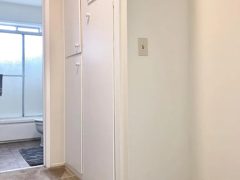 Coronado Apartments — Photo 9