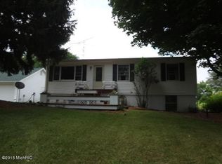 52410 Joy Dr, Dowagiac, MI 49047
