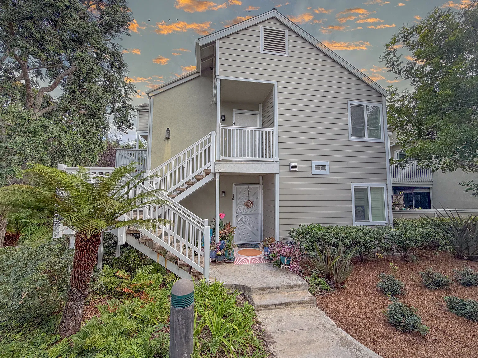 2 bed, 1010 sqft, $3,650 — Photo 1