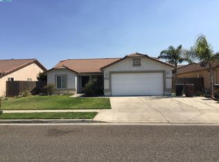 2715 Lakeridge Ave, Tulare, CA 93274