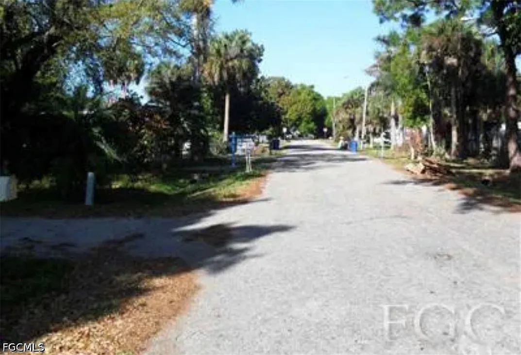 2 bed, 1.5 bath, 720 sqft, $1,200 — Photo 2