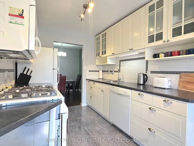 210 Highland Cres #19 — Photo 12