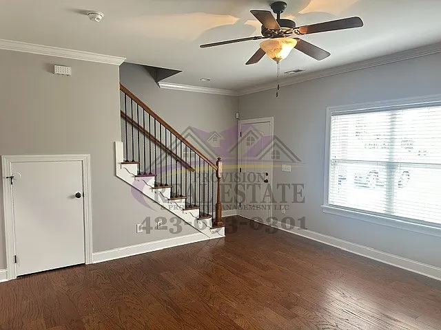 Elegant 2BD/2.5BA Townhouse — Photo 3
