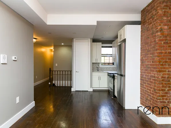 205 Street James' Place image 4 of 26