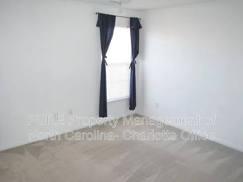 3 bed, 2.0 bath, 1290 sqft, $1,795 — Photo 2